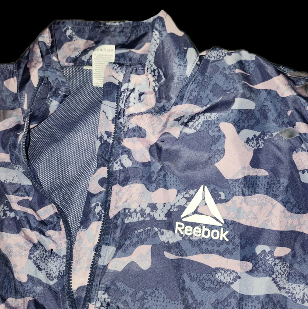 (3/$25) Reebok Lilac Camoflauge Pullover - Picture 5 of 6